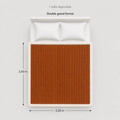 Guide des tailles de la couverture Terra en double grand format, avec dimensions 2,20 m x 2,40 m présentée sur un lit deux places.