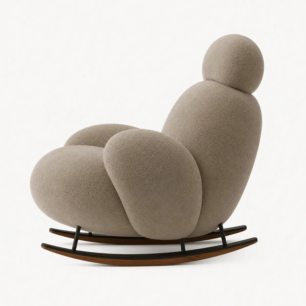 Vue de profil du fauteuil à bascule Nubea brun moka au design organique moderne sur fond clair minimaliste.