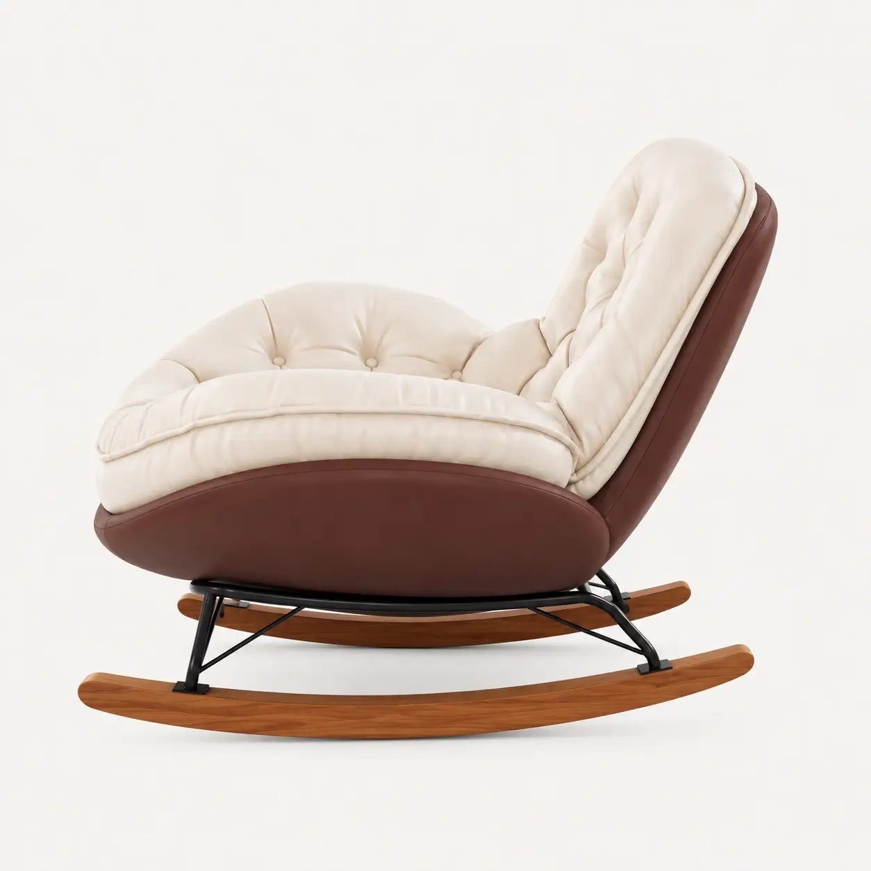 Vue de profil du fauteuil à bascule Serena crème avec structure en bois et design cocooning minimaliste.